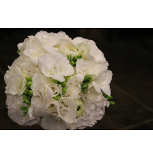 Neilikka, freesia ja leinikki kuva