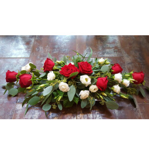 Juhlapöydän asetelma  kuva