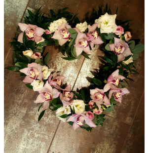 Valko-vaaleanpunainen sydän kuva