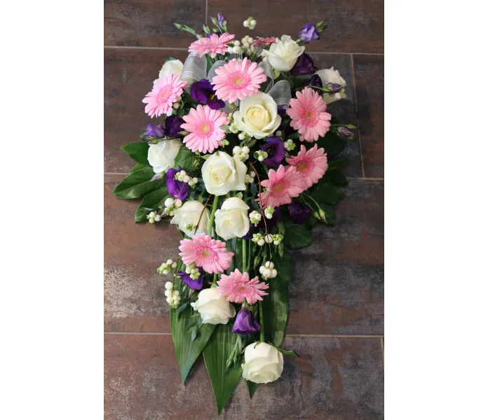 Valkoinen ruusu, lila eustoma ja roosa germini  alkaen 75€ image