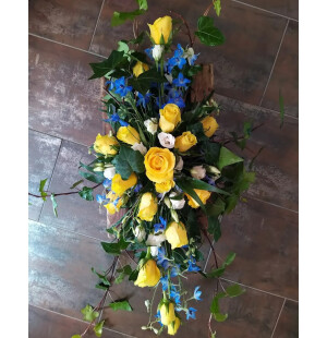 Gul-blå kistbukett  image