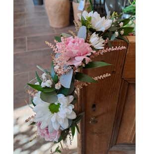 Krans astilbe, krysantem,  kvistros och slöjblomma  image