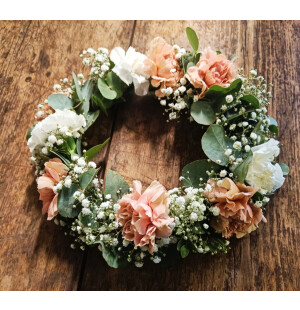 Krans nejlika, slöjblomma och eucalyptus  image