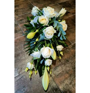 Valkoinen ruusu, lilja ja eustoma kuva