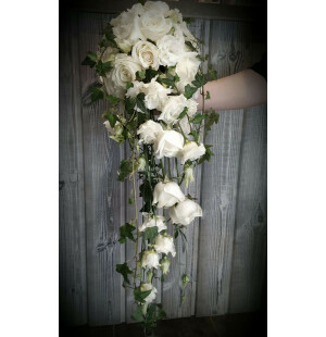 Valkoinen ruusu, valkoinen eustoma kuva