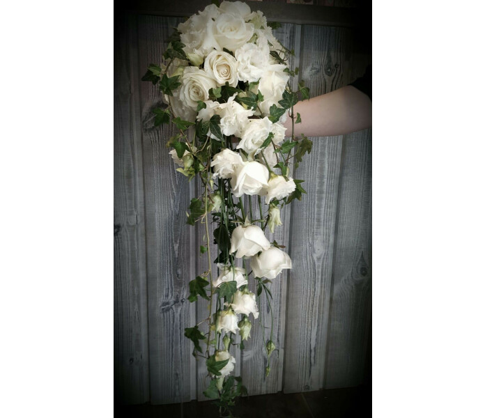 Valkoinen ruusu, valkoinen eustoma kuva