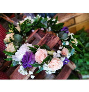 Krans ros, eustoma, slöjblomma och hortensia image